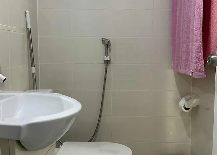 Séjour chez l'habitant 2br At Sanremo With Full Kitchen And Dining Area Fast&unli Wi-fi Free Netflix And Free Access To Pool And Gym *
